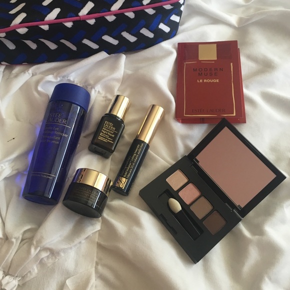 Estèe Lauder Make up ❤️ - Picture 2 of 2