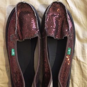 Sanuk Sandal Slip On. Sequinned. Size 8