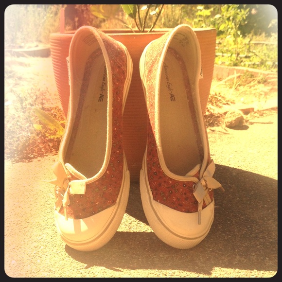PRICE FIRM: American Eagle flats