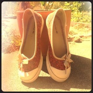 PRICE FIRM: American Eagle flats