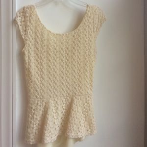 very cute white shirt:)