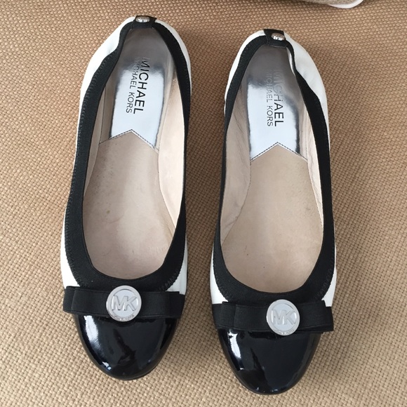 Michael Kors Shoes - ☀️Michael Kors Flats