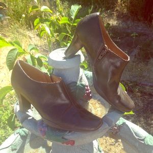 AEROSOLES brown (faux) leather ankle booties