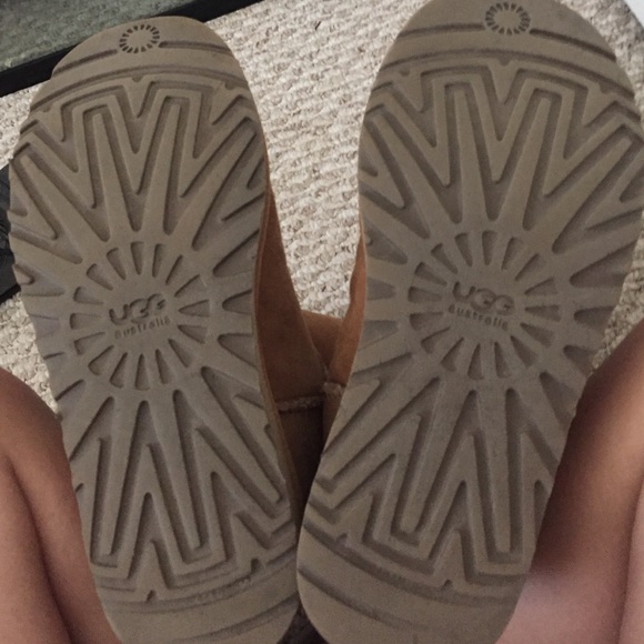 UGGs size 7 - Picture 4 of 4