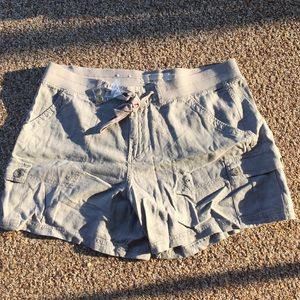 Linen short with elastic waist