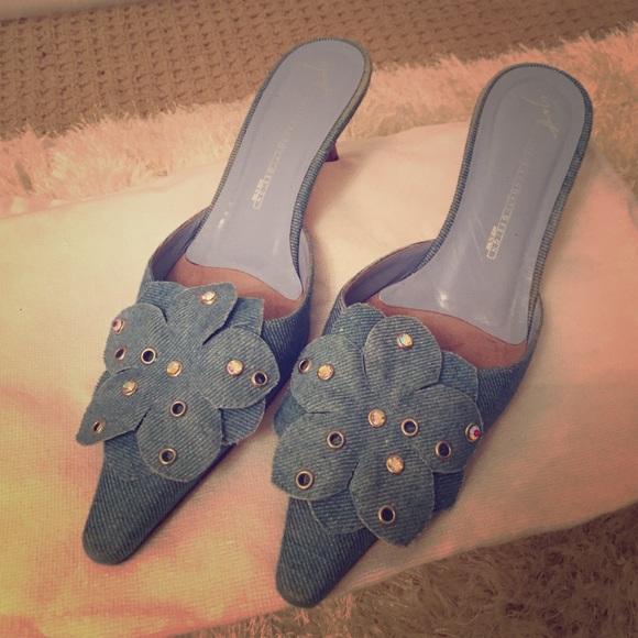 Vicini size 8 1/2 blue kitty heel show - Picture 1 of 4
