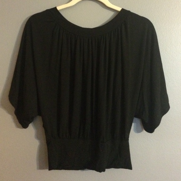 Crop top✨ - Picture 2 of 3
