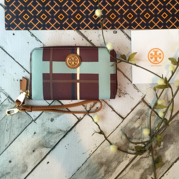 Tory Burch Handbags - Tory BURCH Wristlet/Wallet NWT