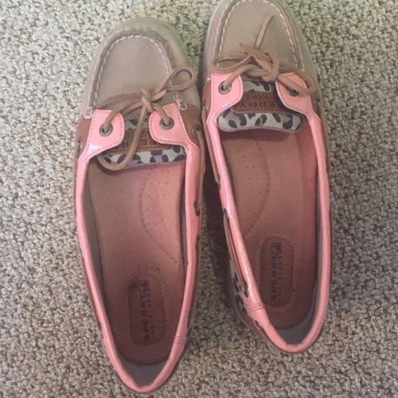 Cheetah print great condition sperrys!!