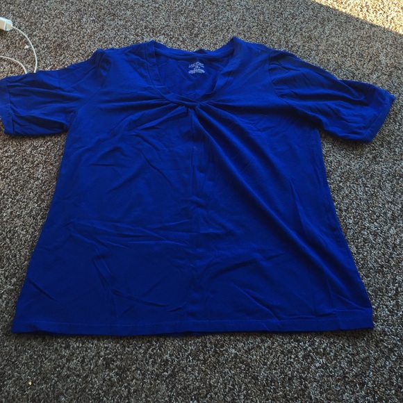 Short sleeve v neck tee