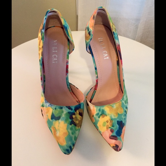 Brand new! Fun floral heels!
