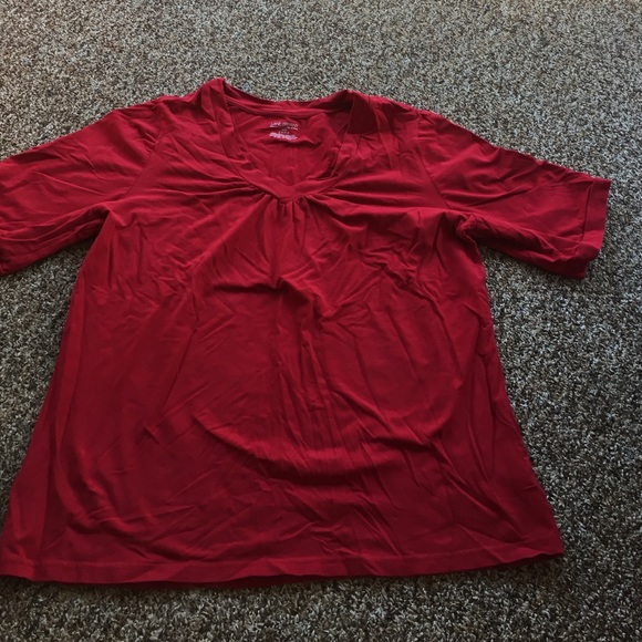 Womens short sleeve v neck tee