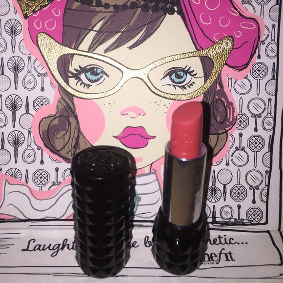 Kat Von D Studded Kiss in L'ÉCOLE DES FEMMES