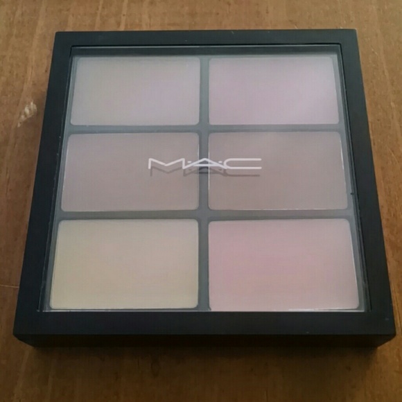 M.A.C  Make-up