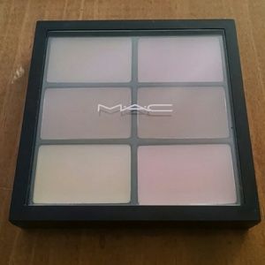 M.A.C  Make-up