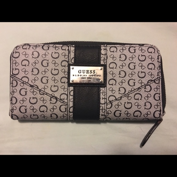 Guess accordion zip wallet
