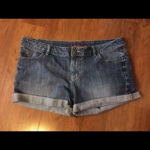 Elle Jean Shorts. Stretch. Size 16