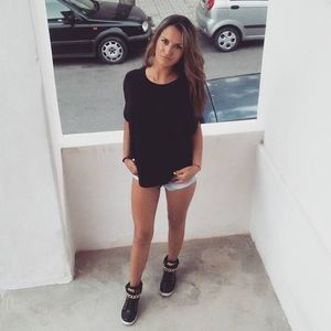 Meet your Posher, Simona