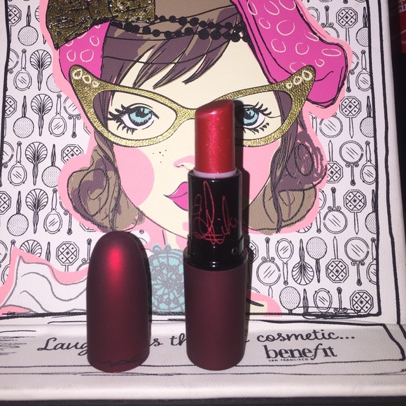 MAC VIVA GLAM in RHIANNA