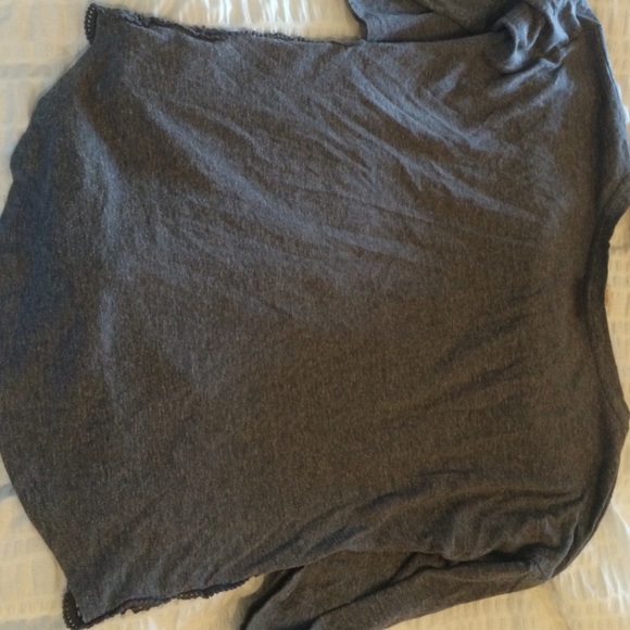 Gray side cut out shirt - Picture 2 of 3