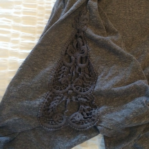 Gray side cut out shirt - Picture 3 of 3