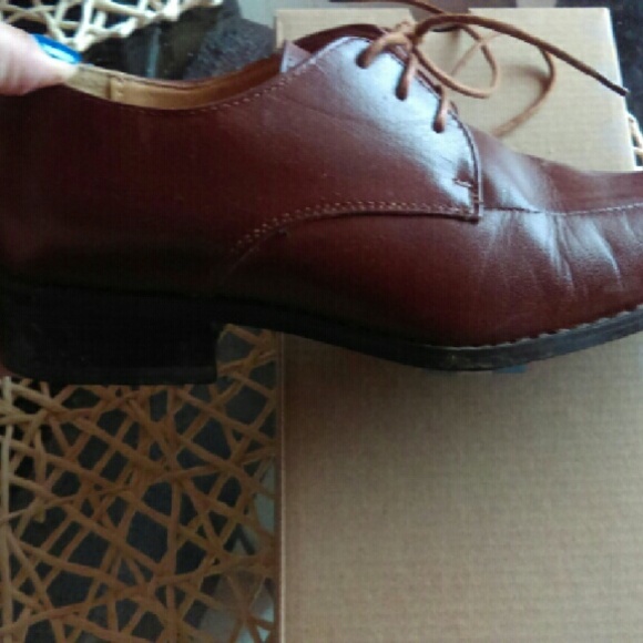Youth size 4 tan leather shoes
