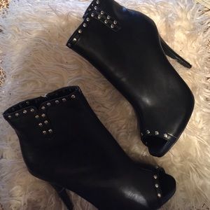 Kim K inspired peep toe heels 💍🐇👛