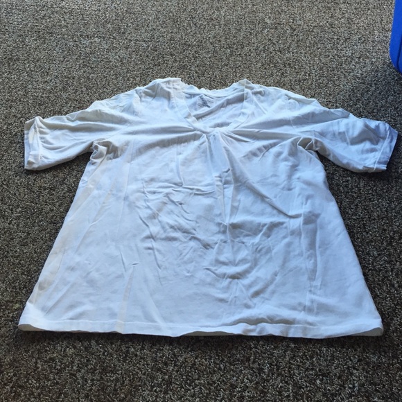 Womens short sleeve v neck tee