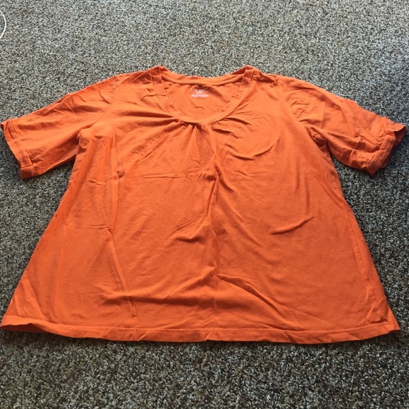 Womens short sleeve v neck tee