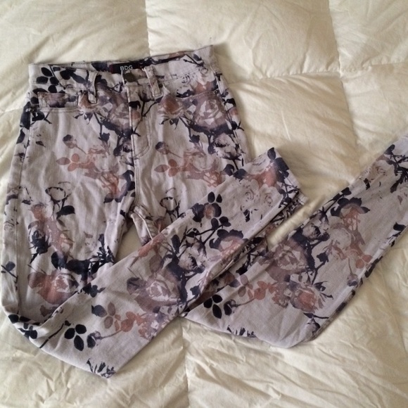 UO light purple floral jeans