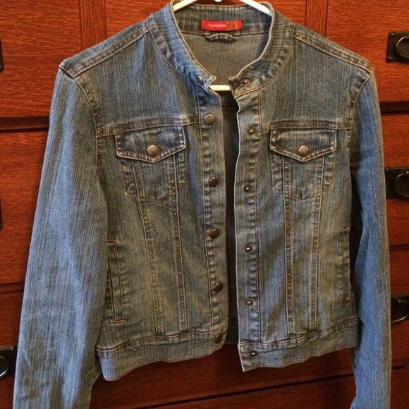 Stretchy light button snap jean jacket--NWOT