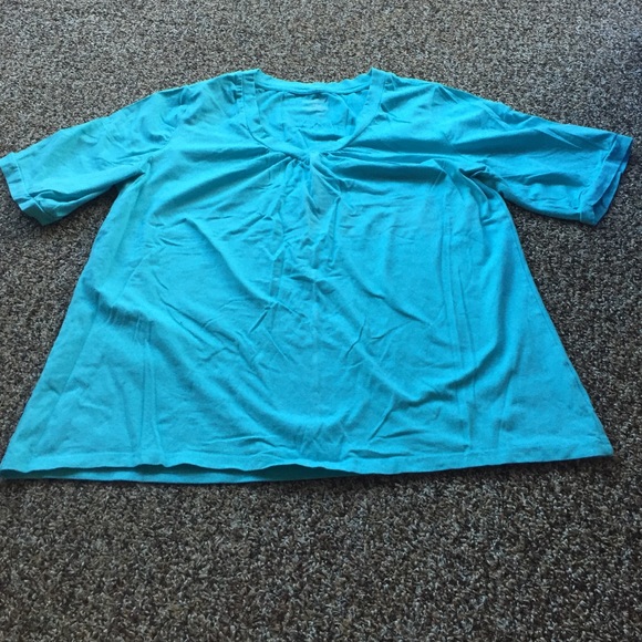 Womens short sleeve v neck tee