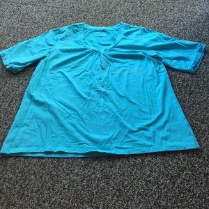 Womens short sleeve v neck tee