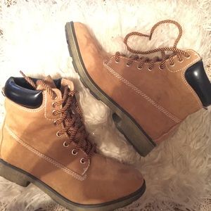 Suede ankle boots 👠💋❤️