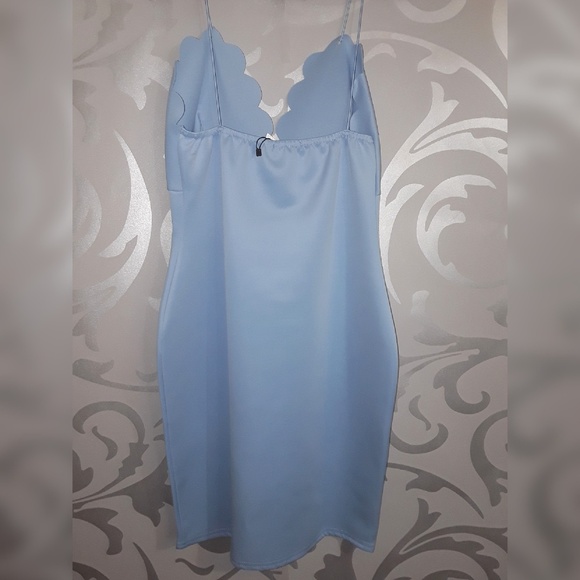 SOLD! Scalloped Trim Dress - Picture 4 of 6