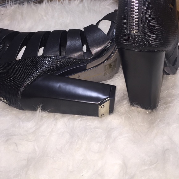 STEAL 😻💕Dolce Vita Leather Caged Open-Toe Bootie - Picture 3 of 6