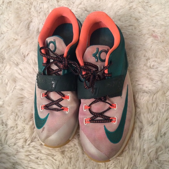 Nike men's basketball shoes