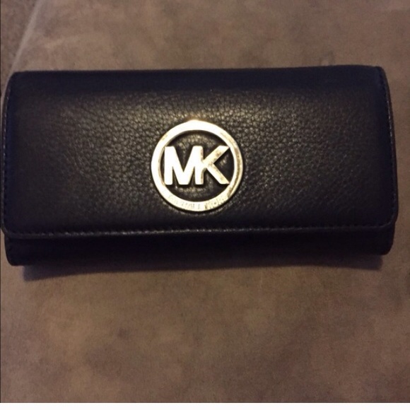 Perfect black MK wallet!