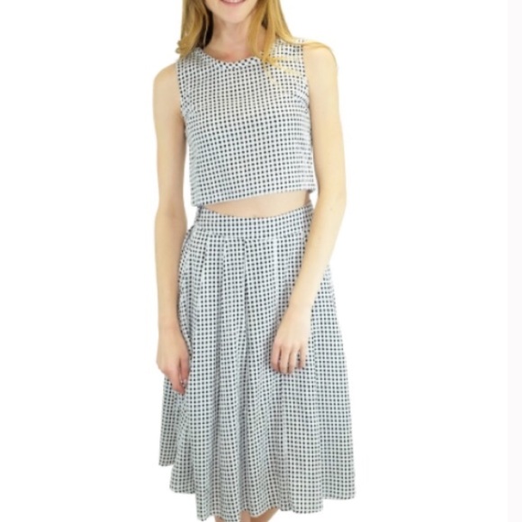 ✨HP✨ Gingham Skirt Set - Picture 2 of 6