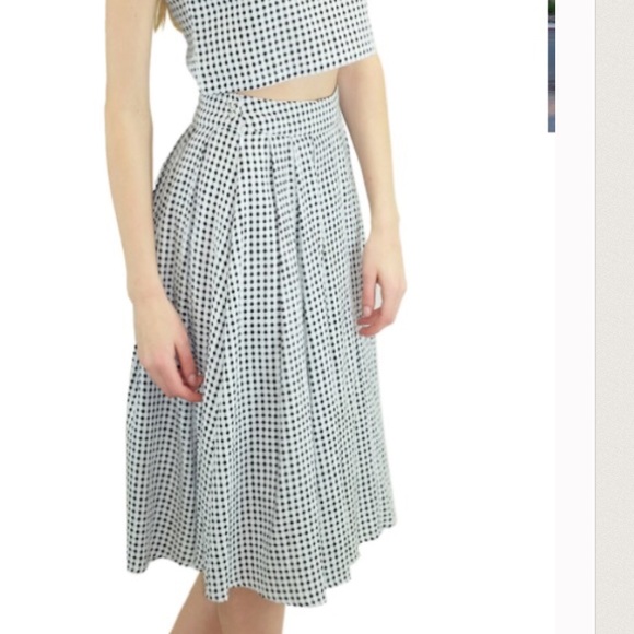 ✨HP✨ Gingham Skirt Set - Picture 4 of 6