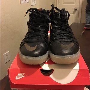 Nike tenis shoes for men size 12