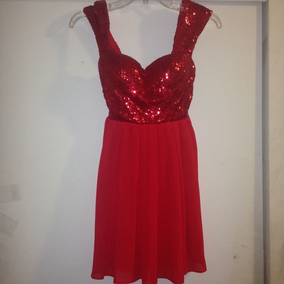 WINDSOR Short Red Sequined Dress