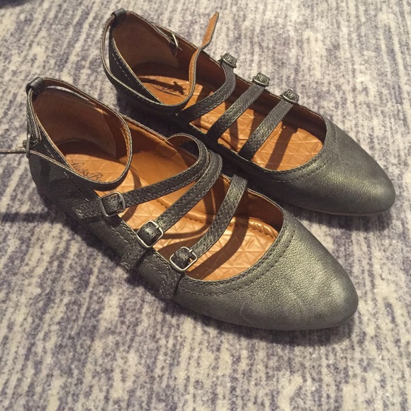 Lucky brand metallic grey flats