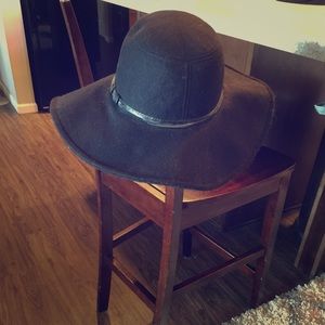 Black felt floppy hat