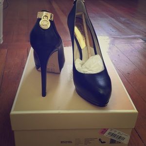 Michael Kors Hamilton Black Pump