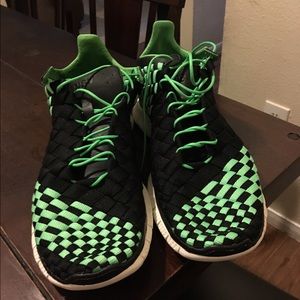 Nike tenis shoes for man in size 12