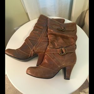 Brown patented leather buckle boots
