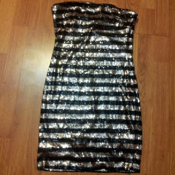 Forever 21 Dresses & Skirts - *Forever21 rose/black sequin dress size Large