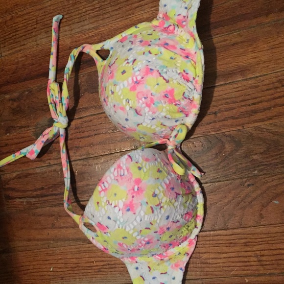 VS push up bikini top - Picture 1 of 1