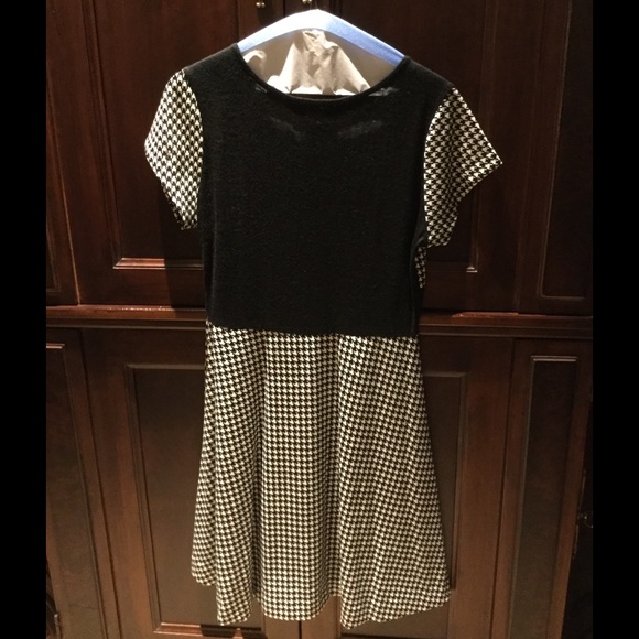Retro houndstooth dress with yoke waist. - Picture 2 of 2